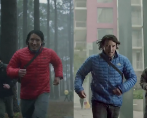 北面一(yī)件穿行